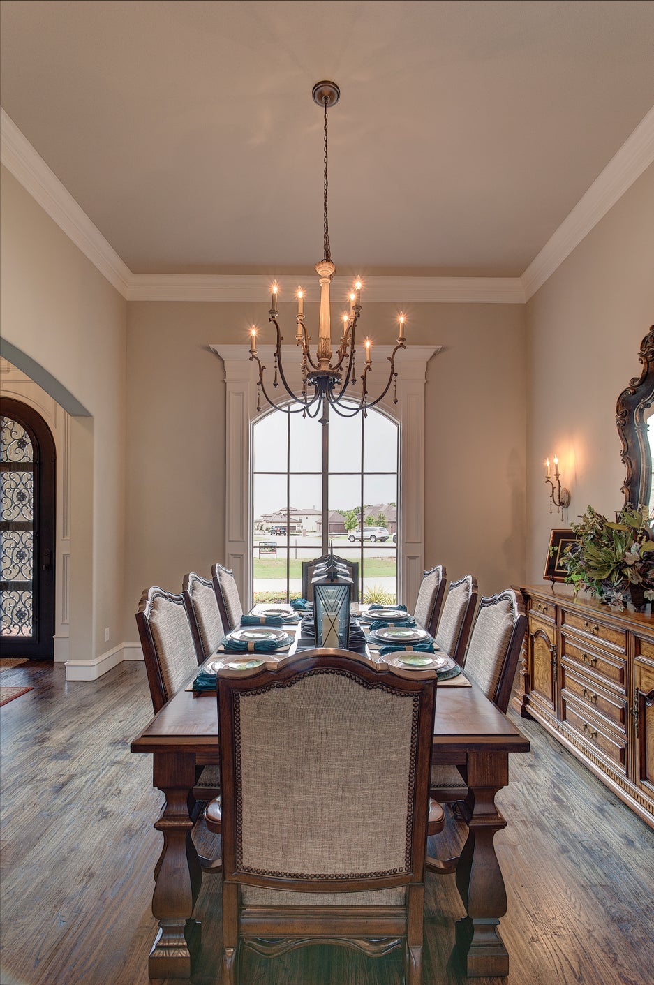 Dining room shot of Style Line® Vinyl Series Window Dining room shot of Style Line® Vinyl Series Window