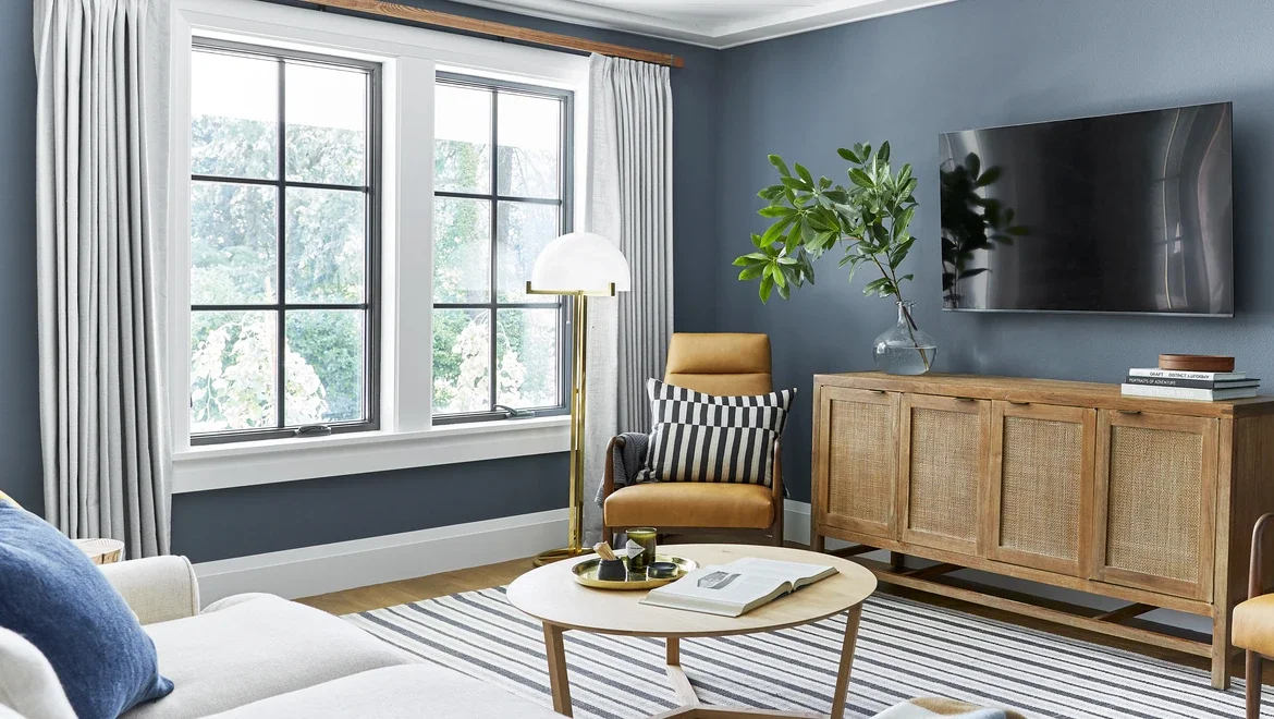 Front living area showing wall of C650 Ultra Series casement window 