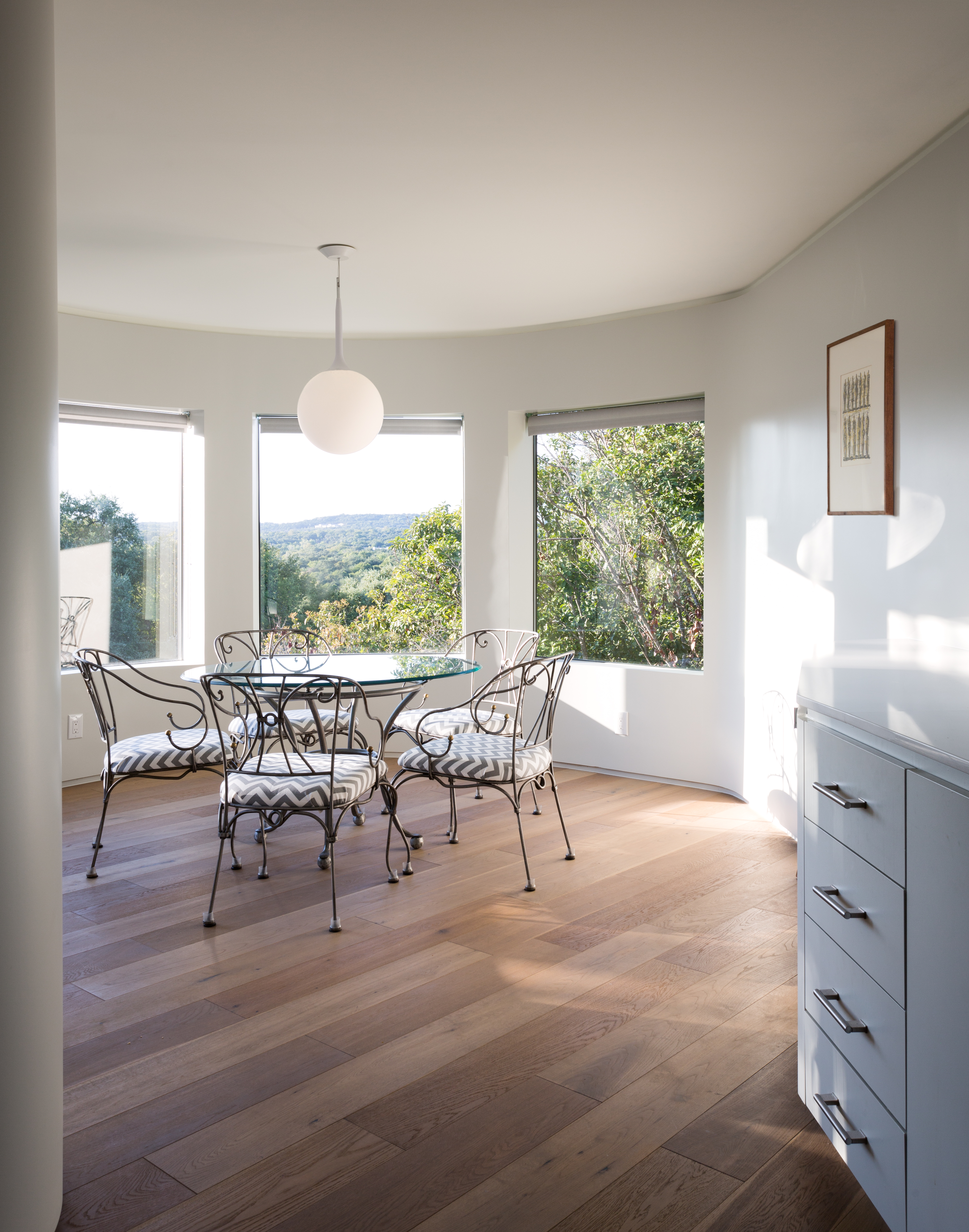 after photo of a modern dining room