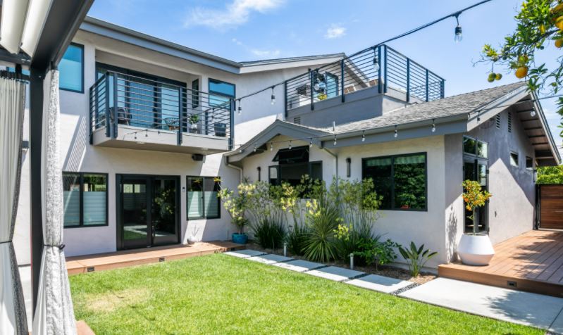 Black window frames for a modern home style