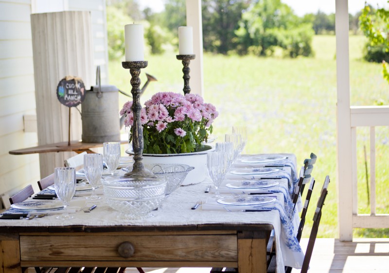 Outdoor table setting for entertaining