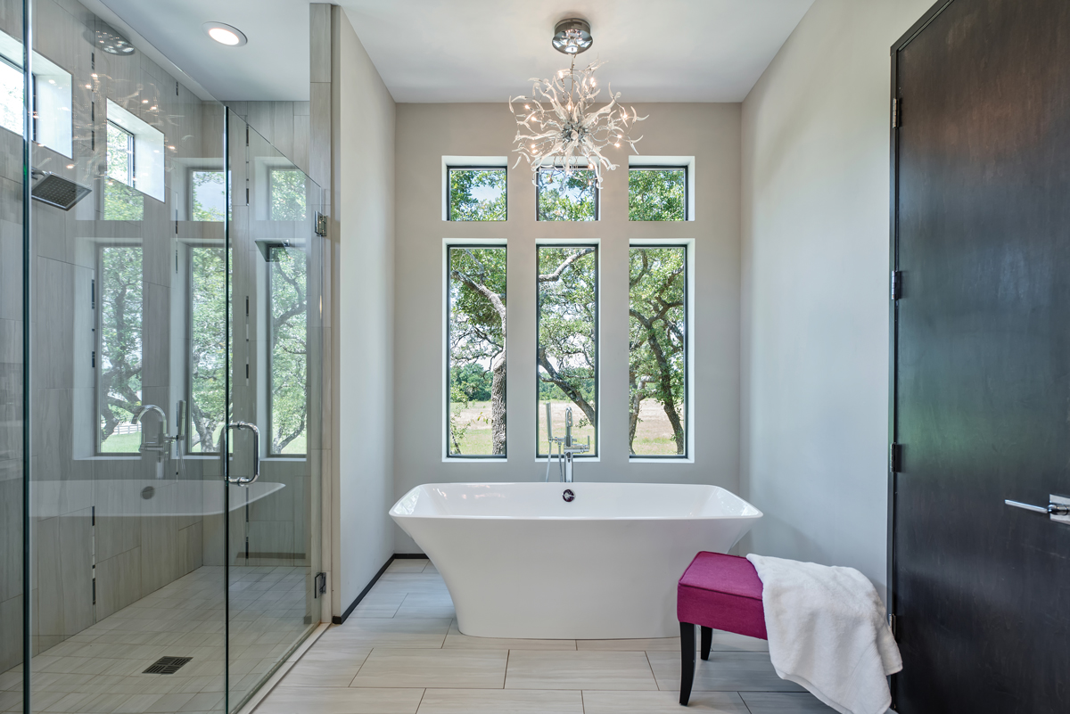 Bathroom with aluminum windows